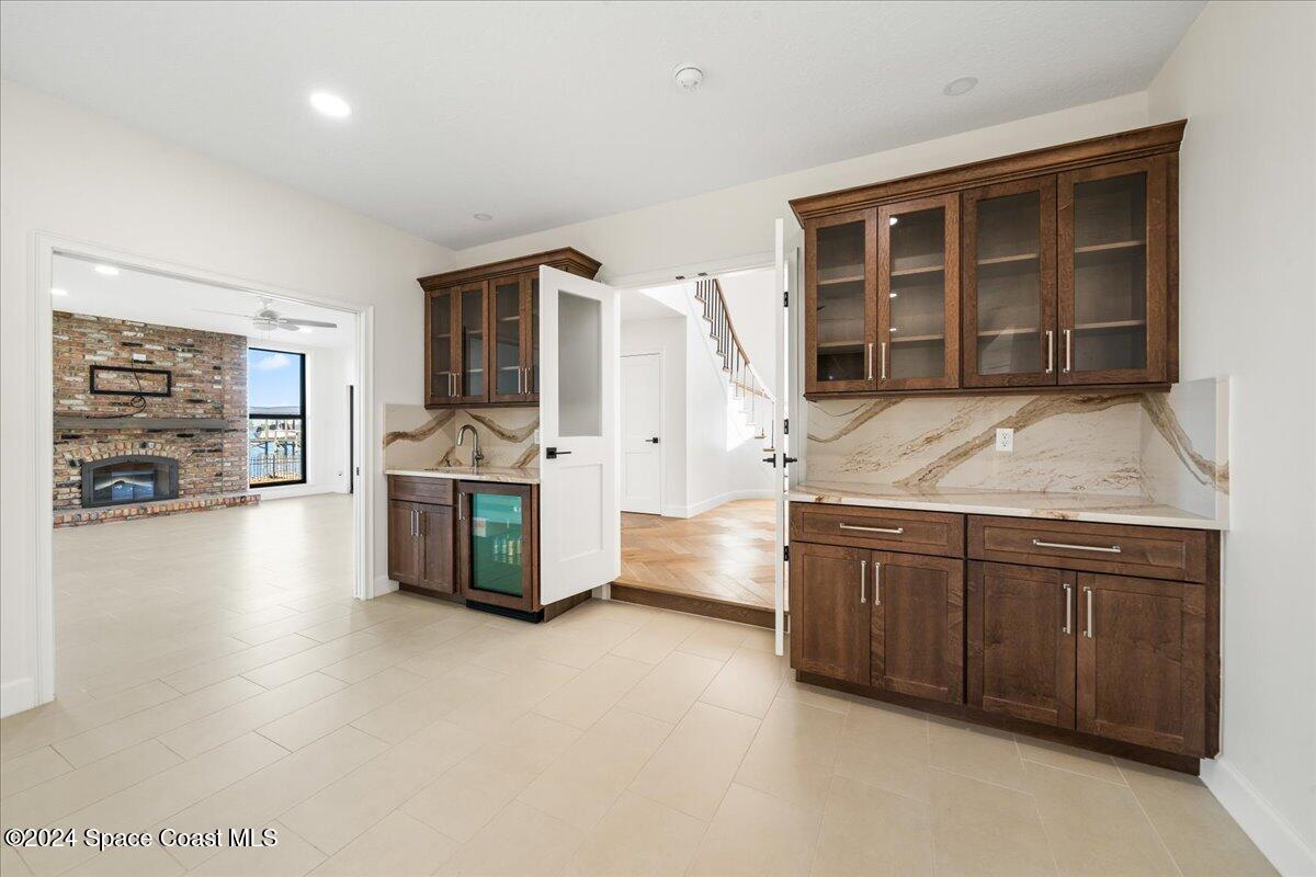 1316 S Riverside Drive