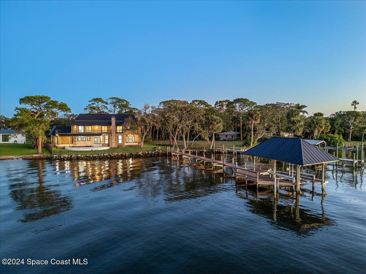 1316 S Riverside Drive