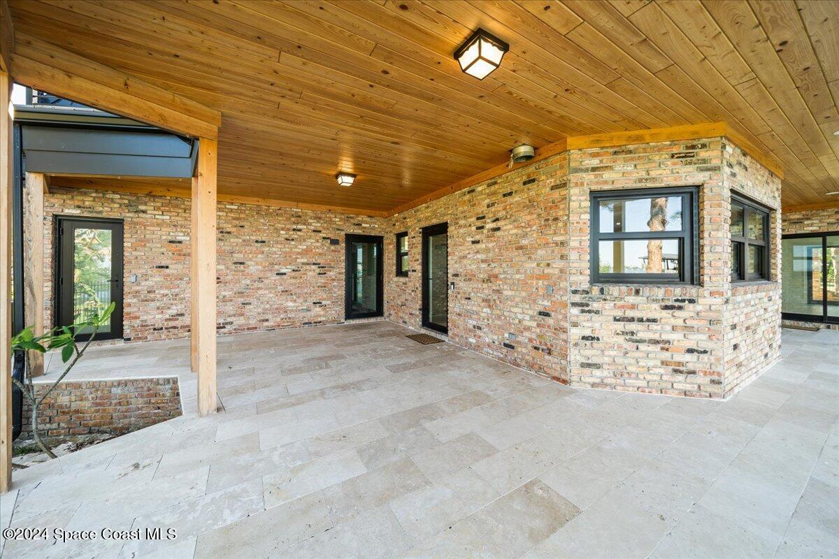 1316 S Riverside Drive