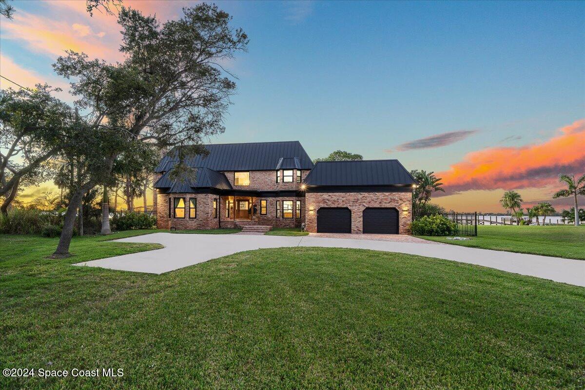 1316 S Riverside Drive