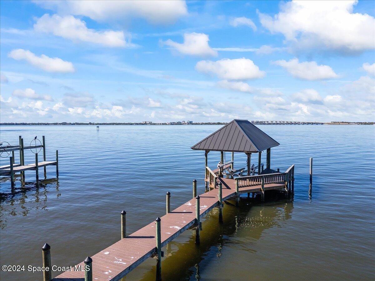 1316 S Riverside Drive