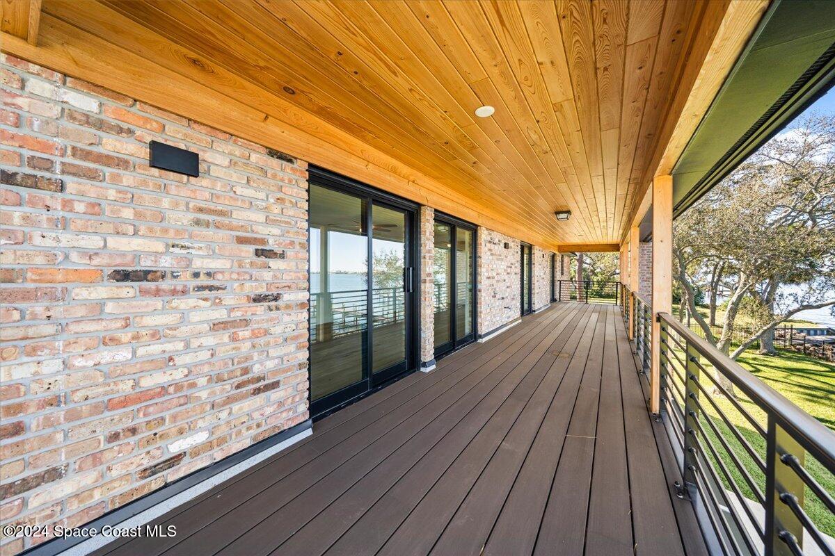 1316 S Riverside Drive