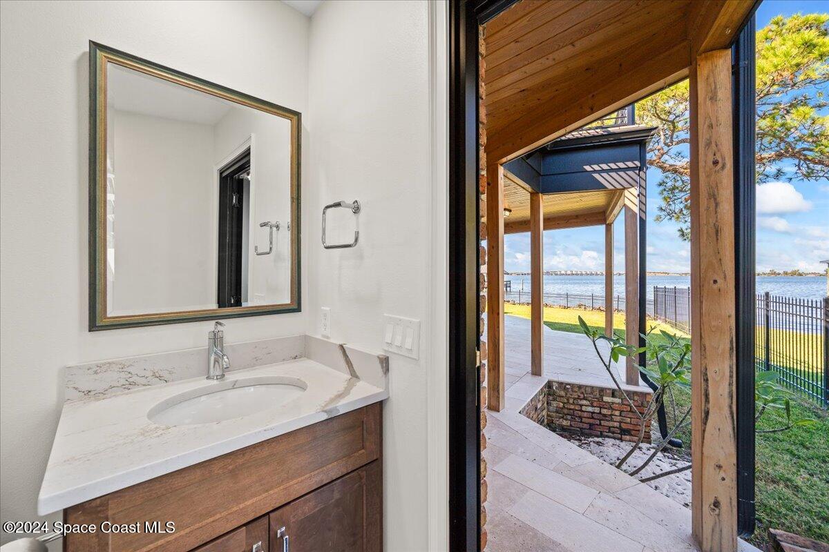 1316 S Riverside Drive