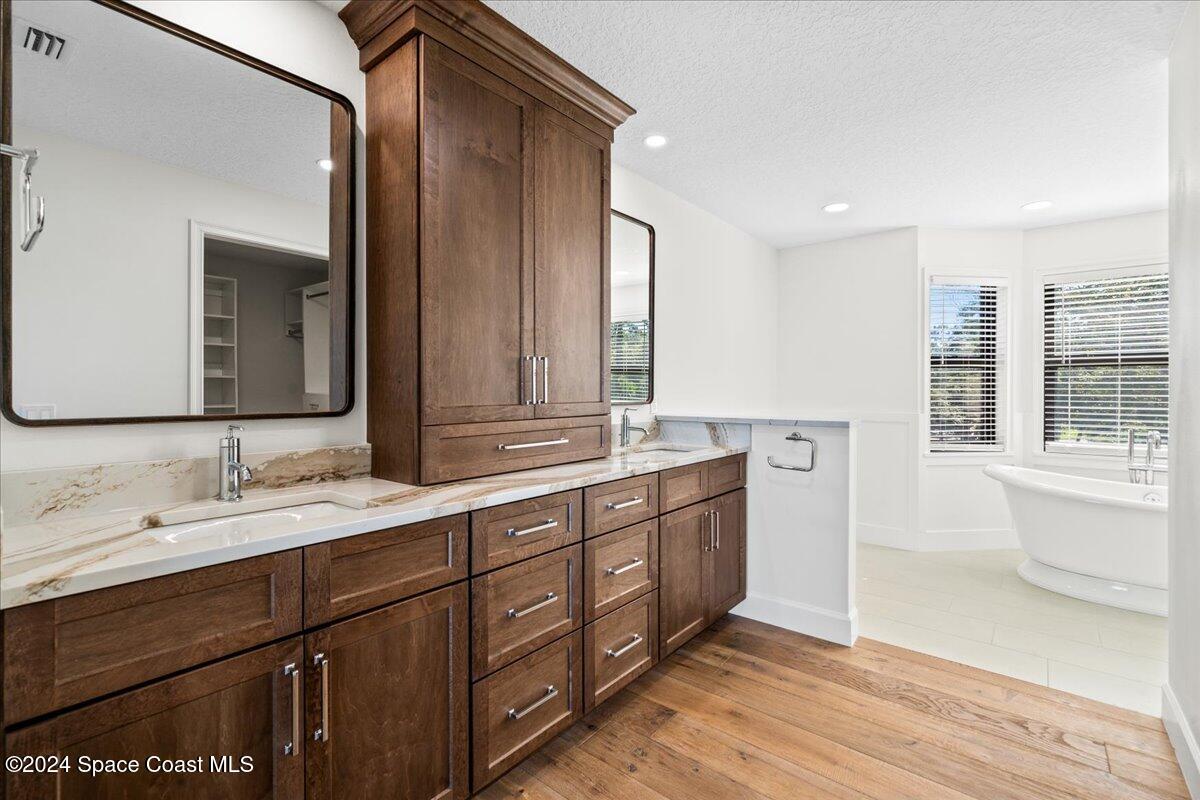 1316 S Riverside Drive