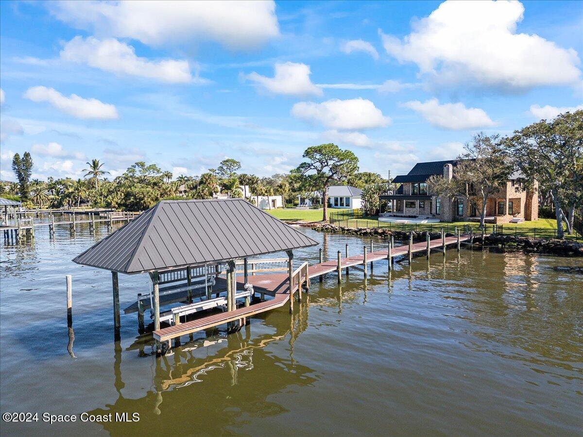 1316 S Riverside Drive