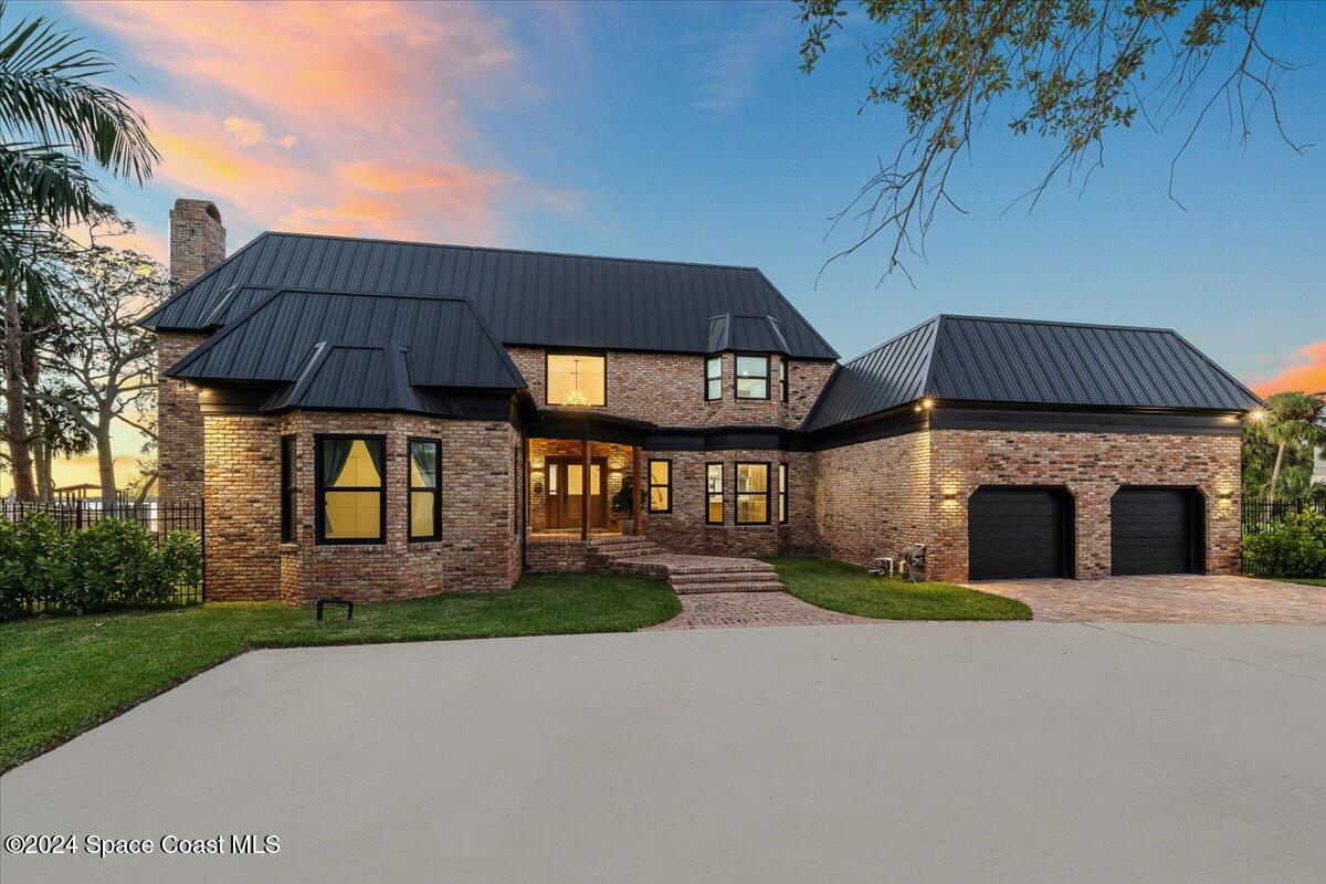 1316 S Riverside Drive