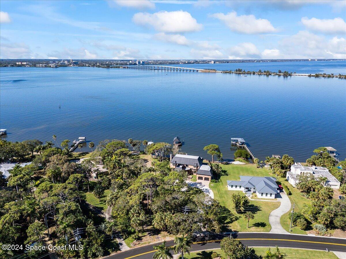 1316 S Riverside Drive