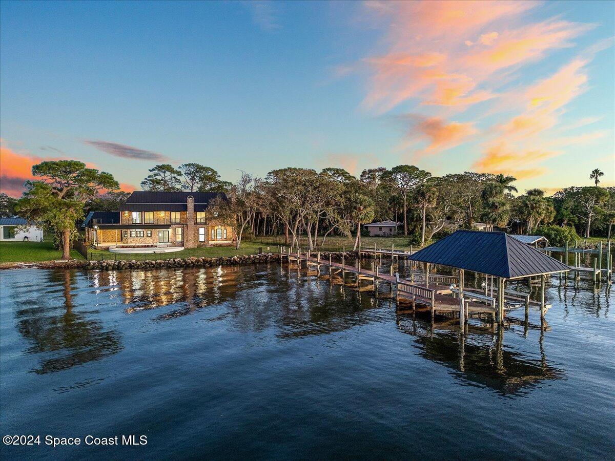 1316 S Riverside Drive