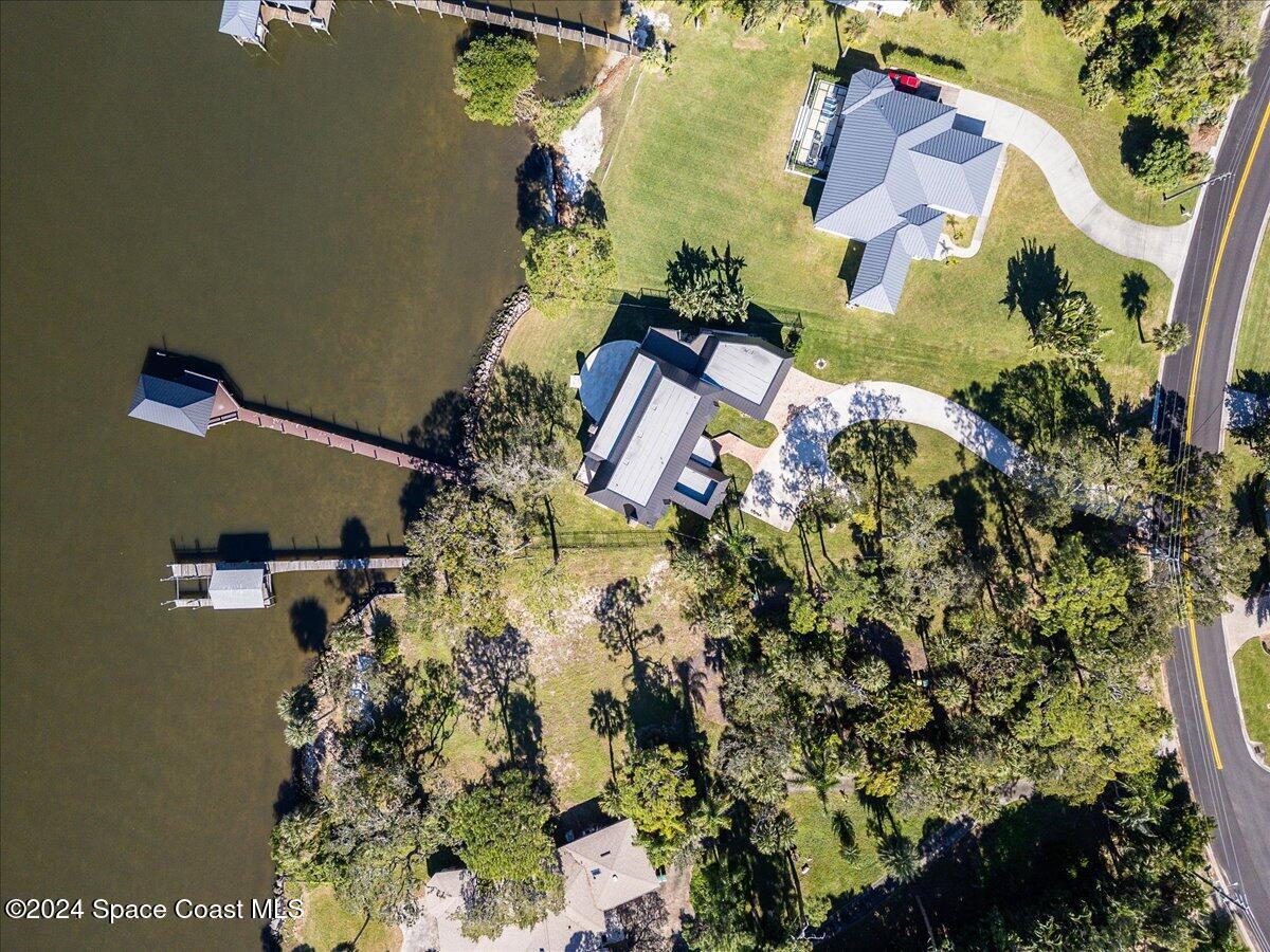 1316 S Riverside Drive