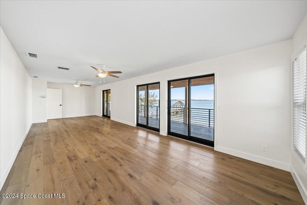 1316 S Riverside Drive