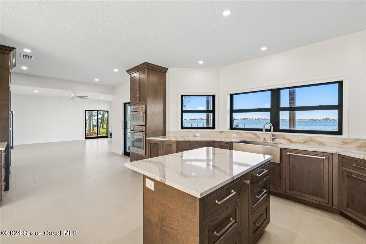 1316 S Riverside Drive