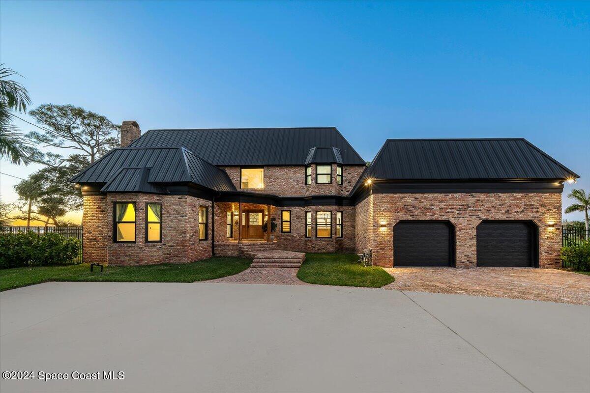 1316 S Riverside Drive