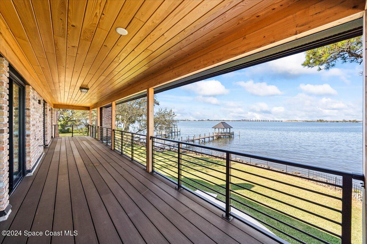 1316 S Riverside Drive