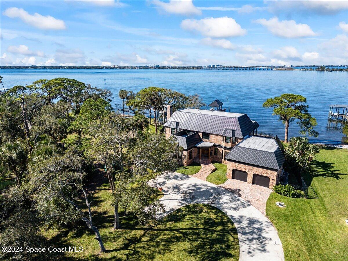 1316 S Riverside Drive