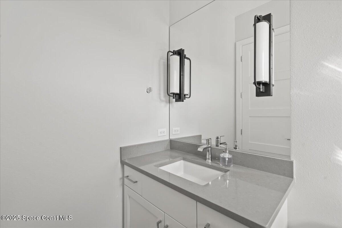 3698 Lake Adelaide Place