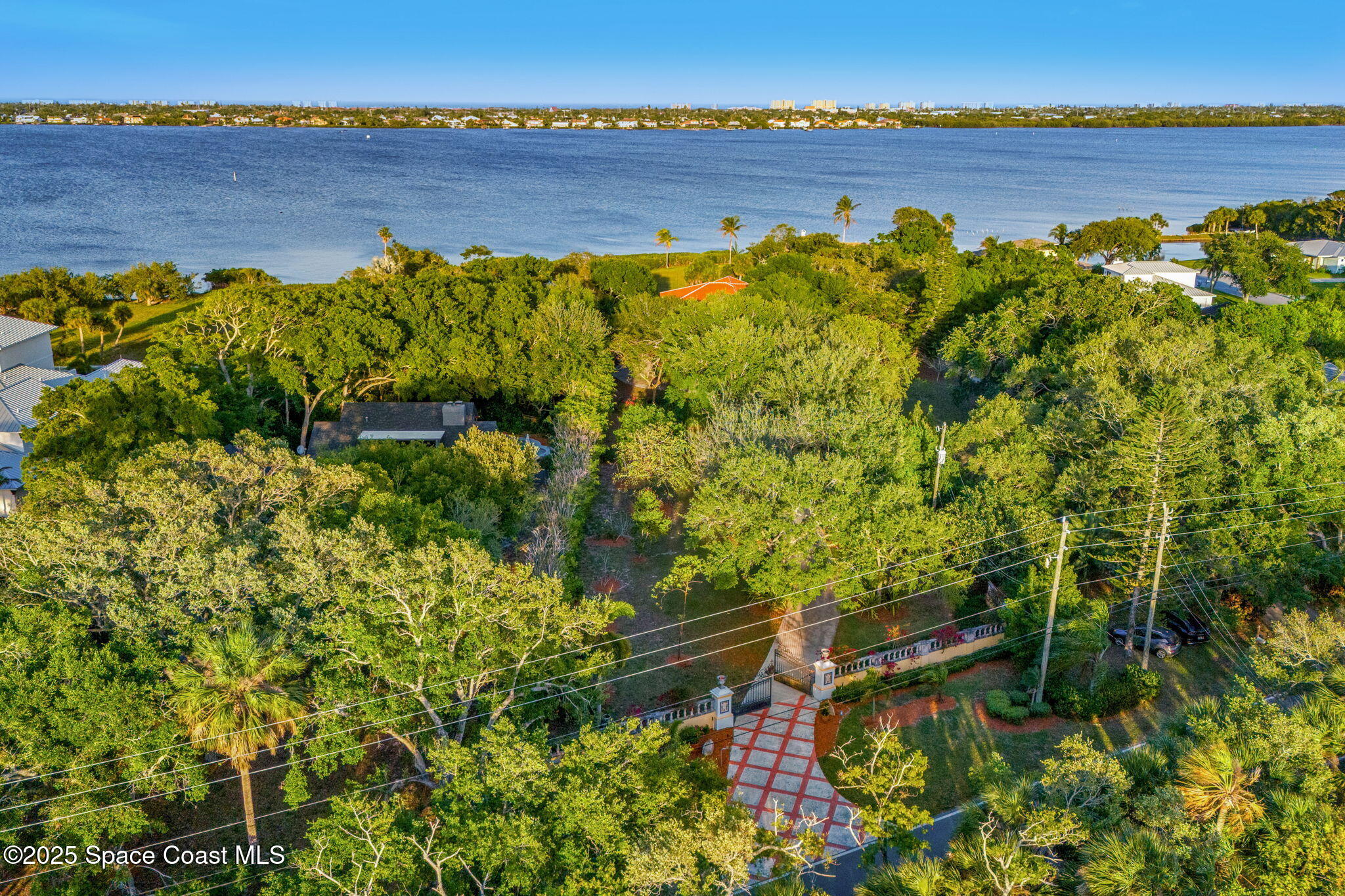 9340 S Tropical Trail