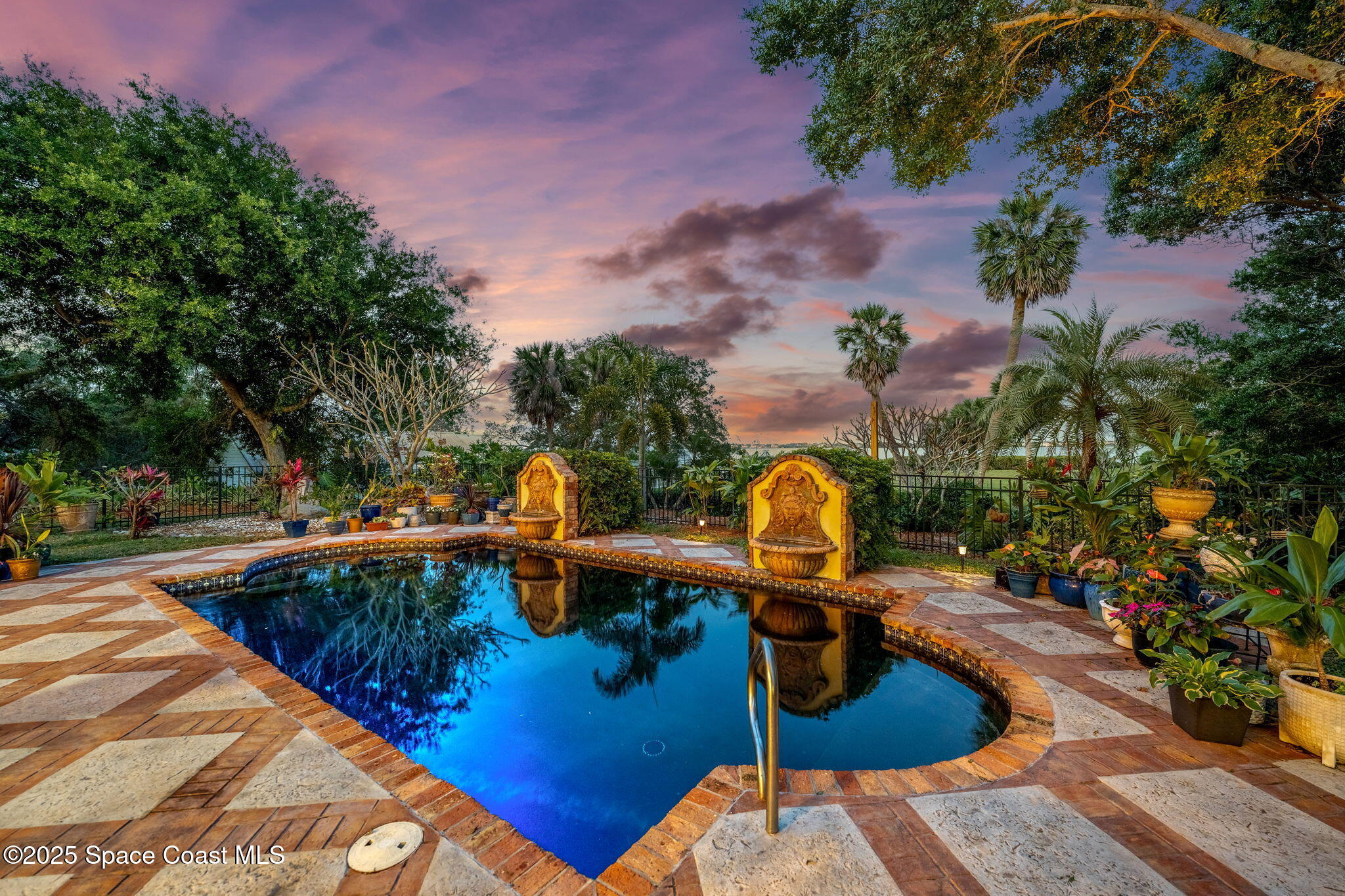 9340 S Tropical Trail