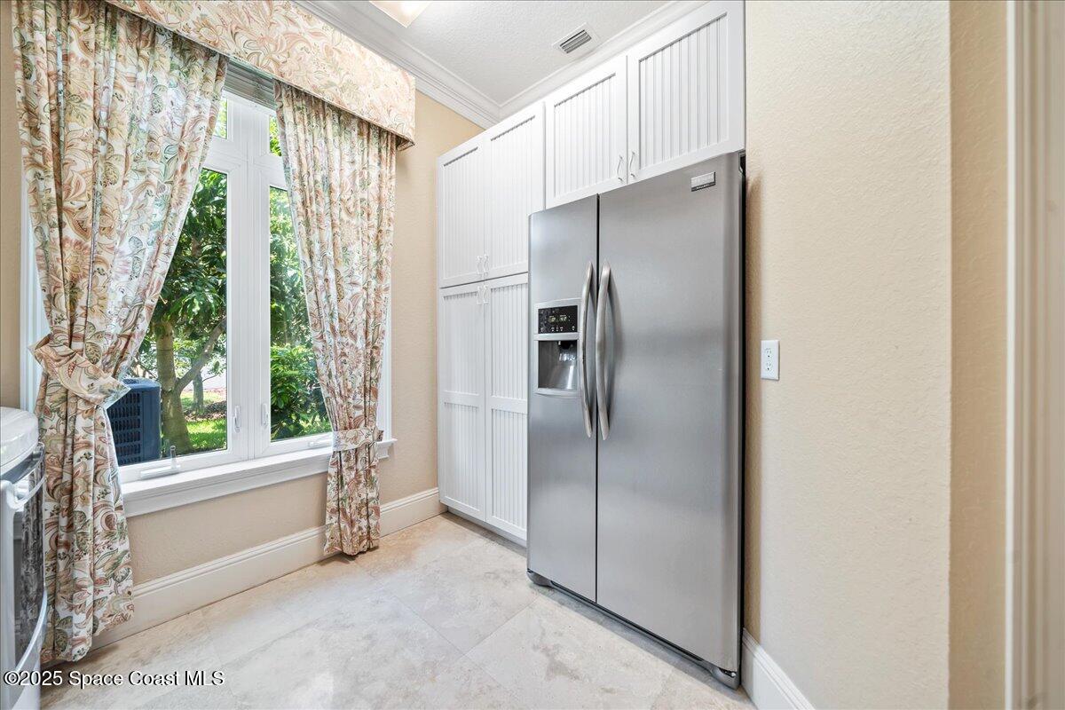 240 Lansing Island Drive