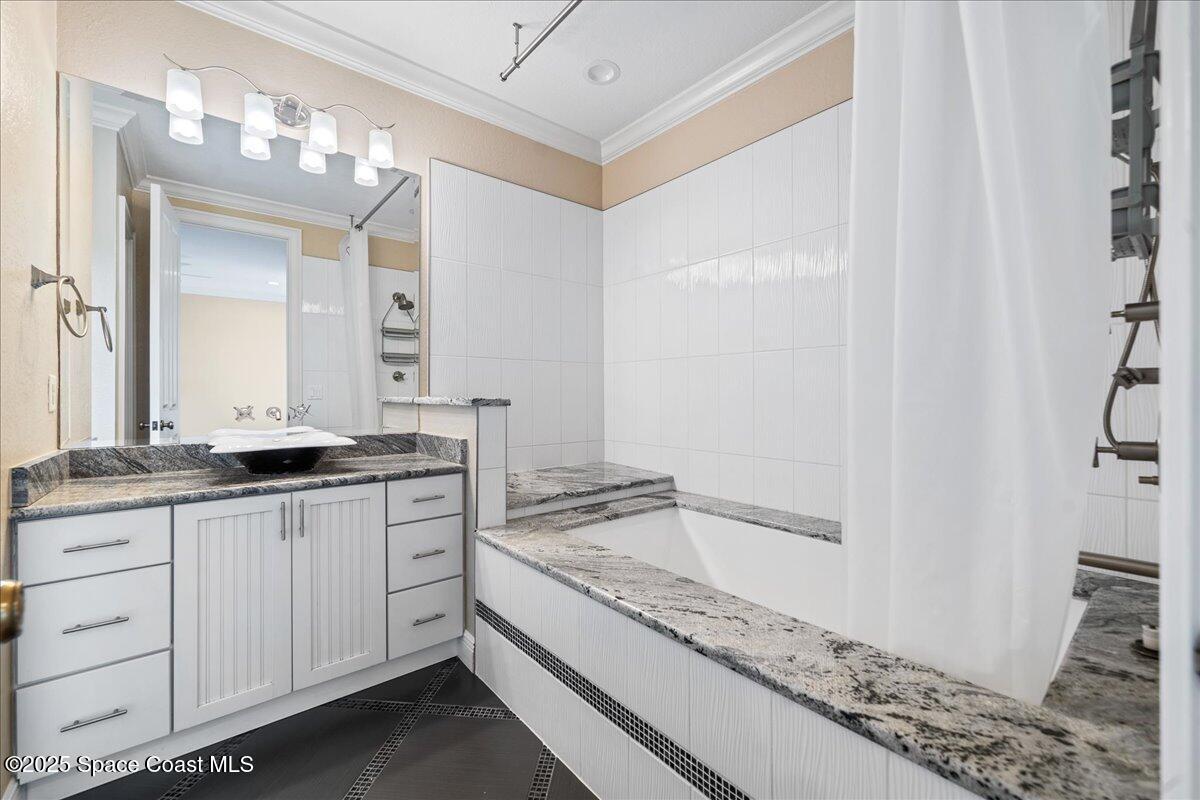 240 Lansing Island Drive