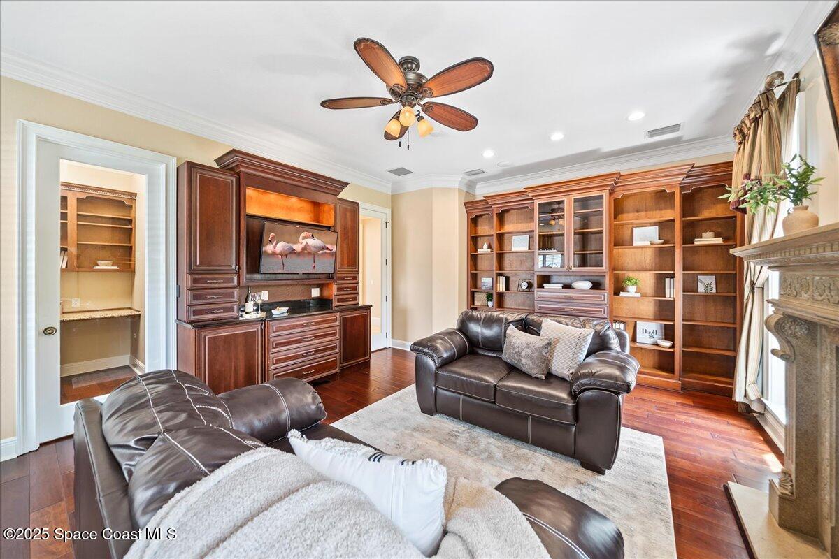 240 Lansing Island Drive