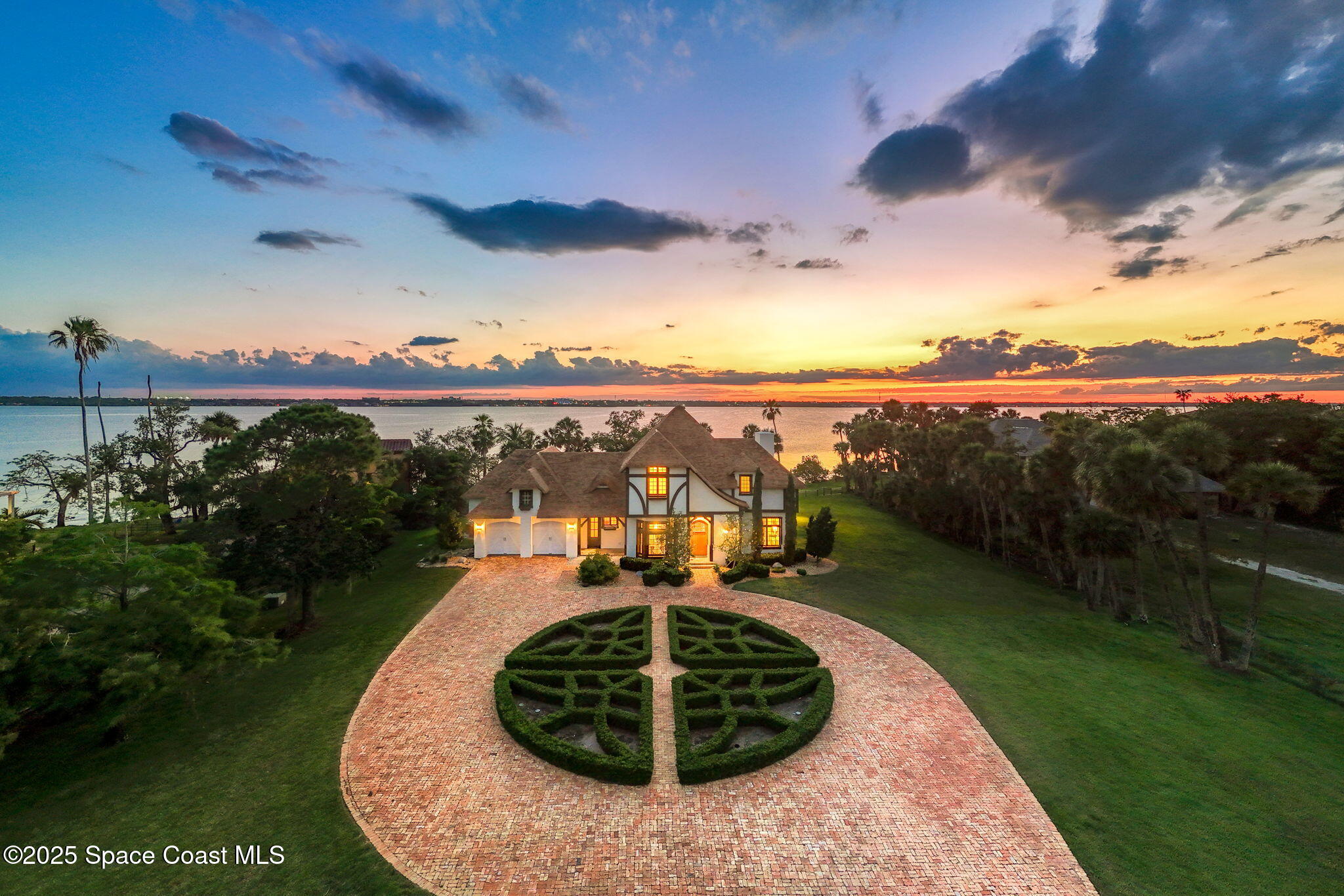 7021 S Tropical Trail