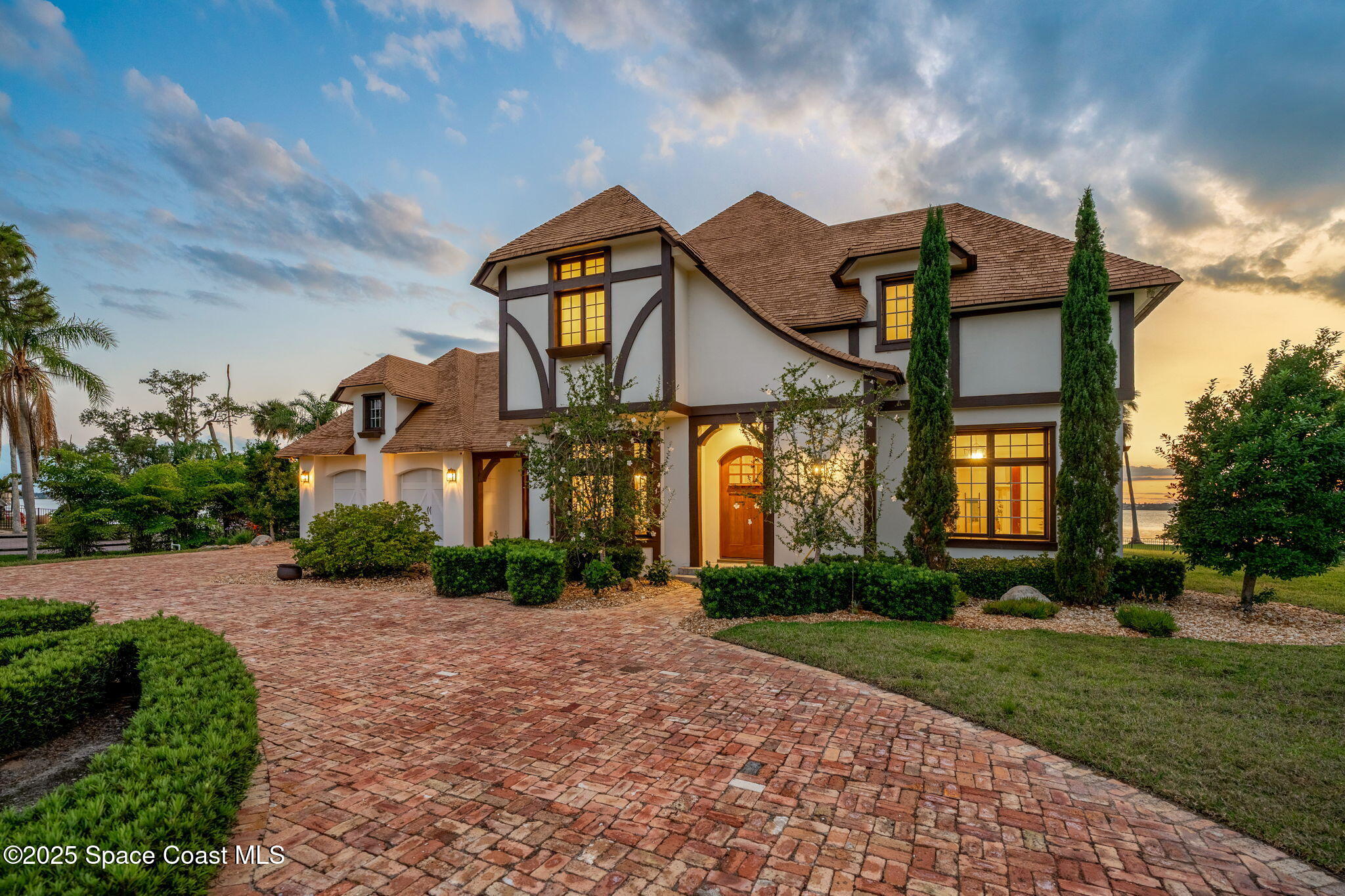 7021 S Tropical Trail