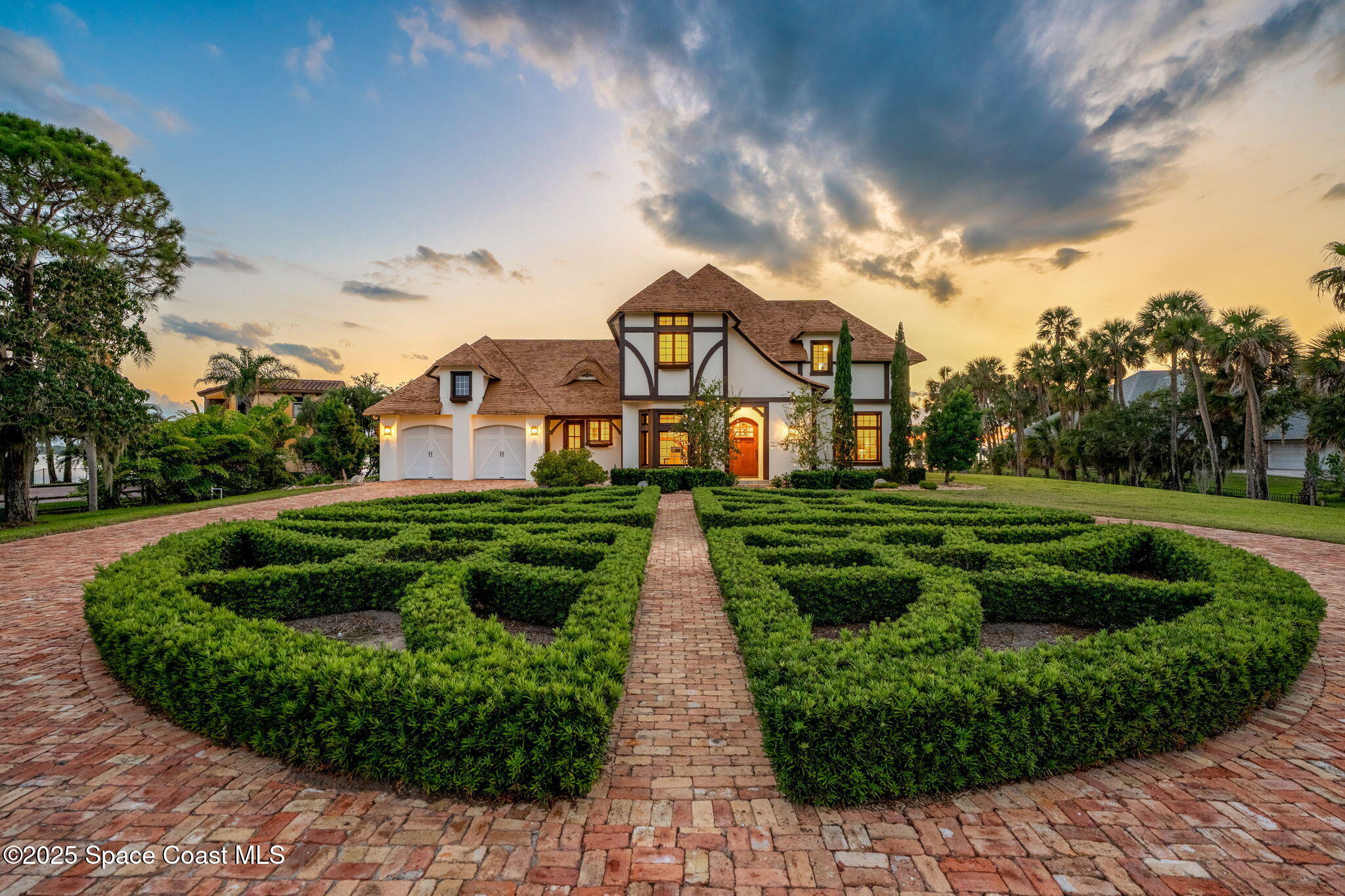 7021 S Tropical Trail