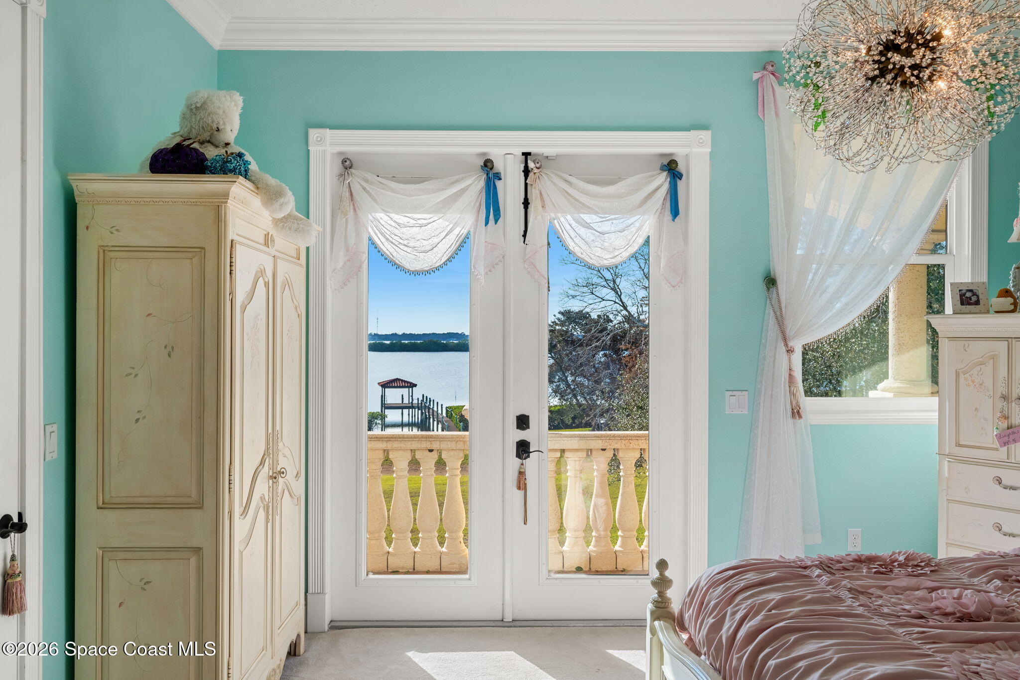 4760 Honeyridge Lane