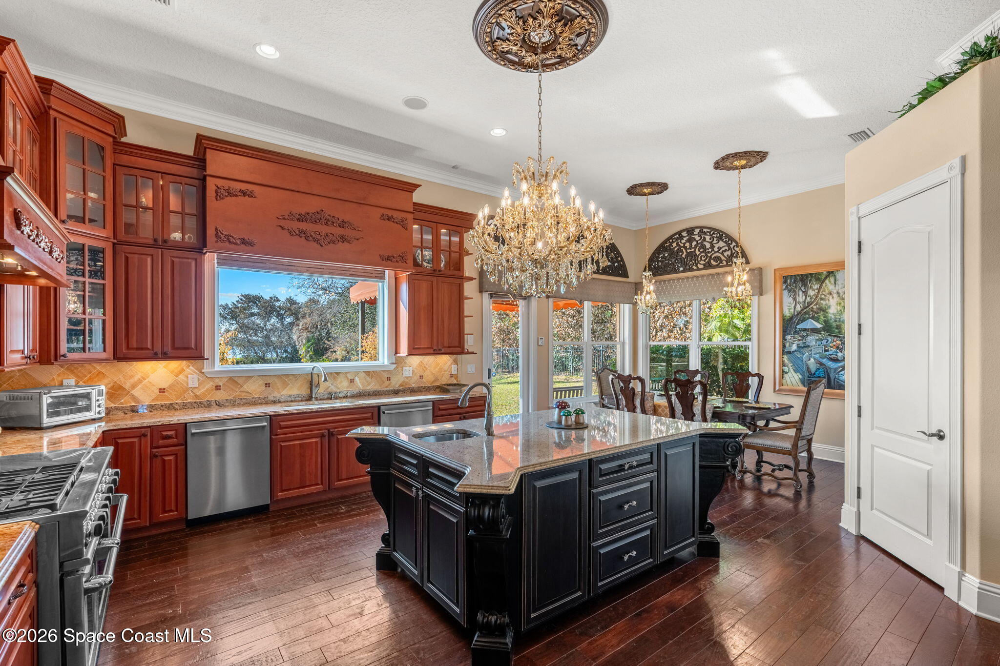 4760 Honeyridge Lane