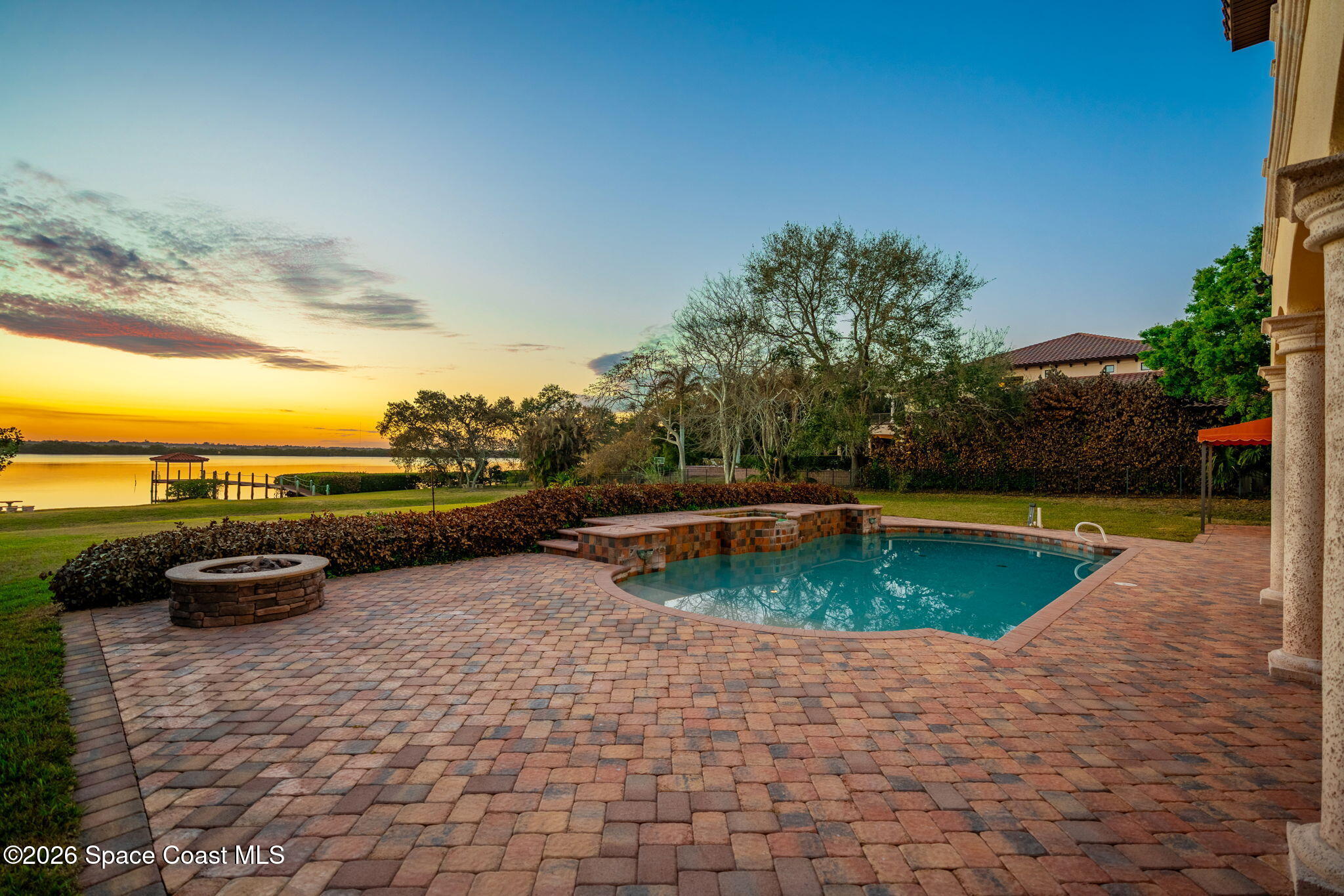 4760 Honeyridge Lane