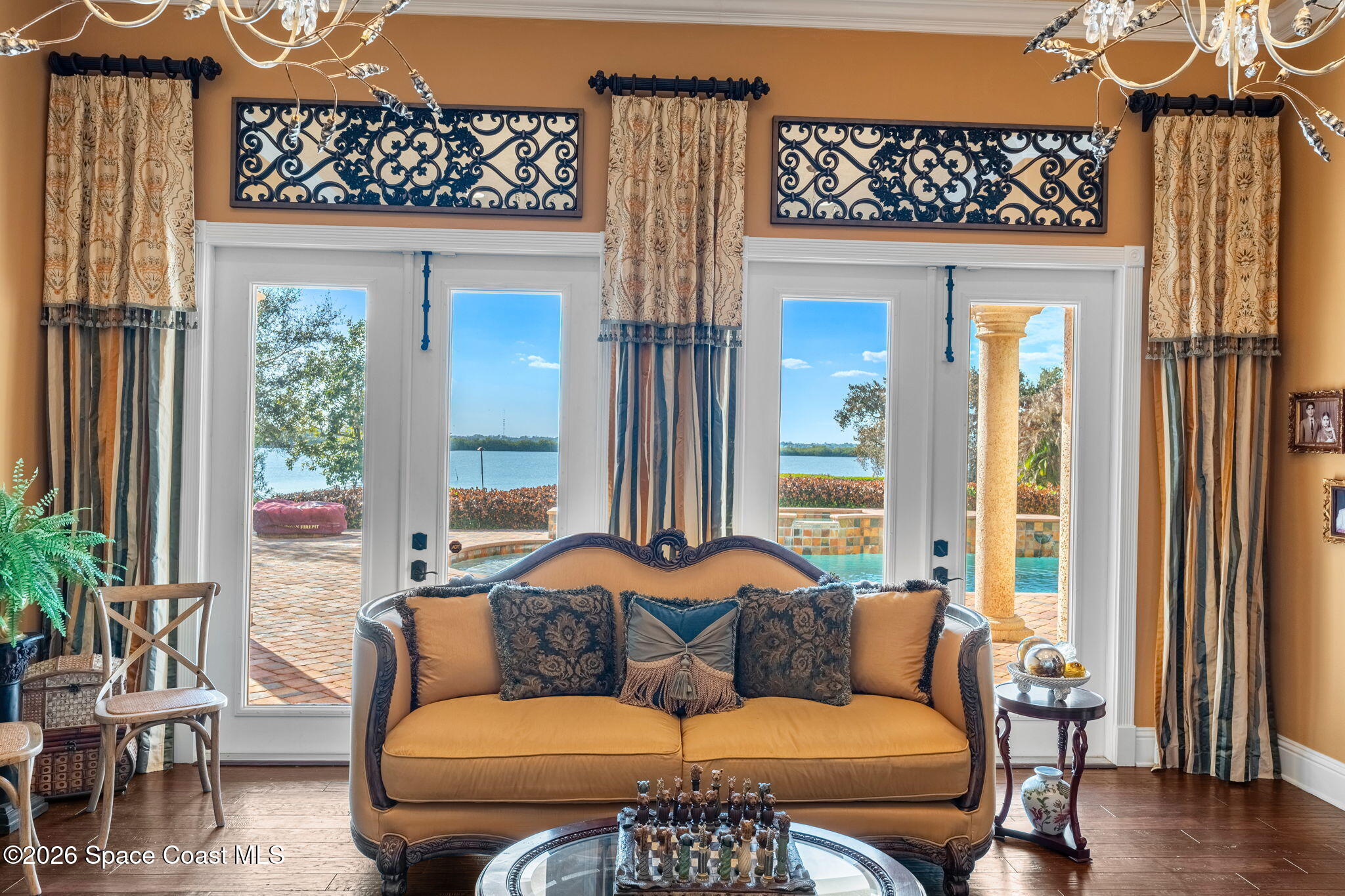 4760 Honeyridge Lane