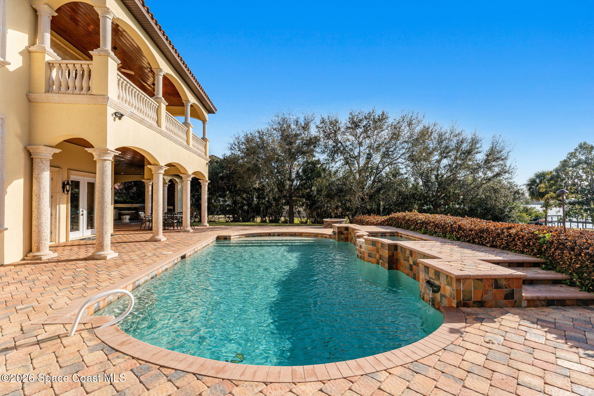 4760 Honeyridge Lane