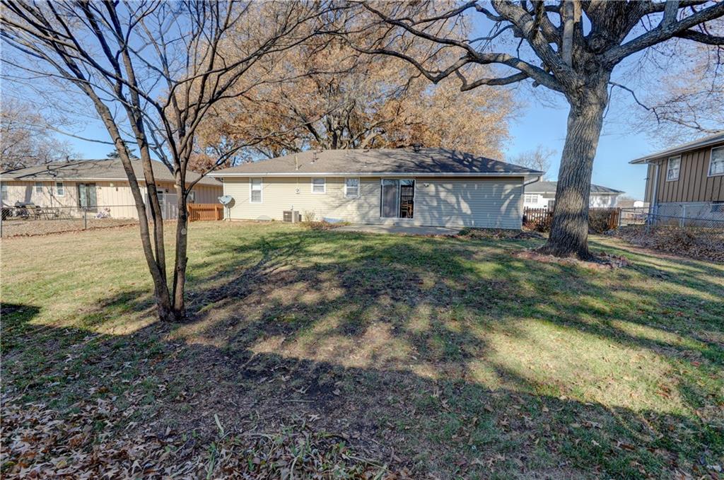 121 E Sue Lane