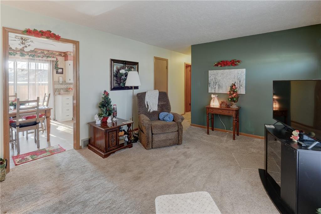 121 E Sue Lane