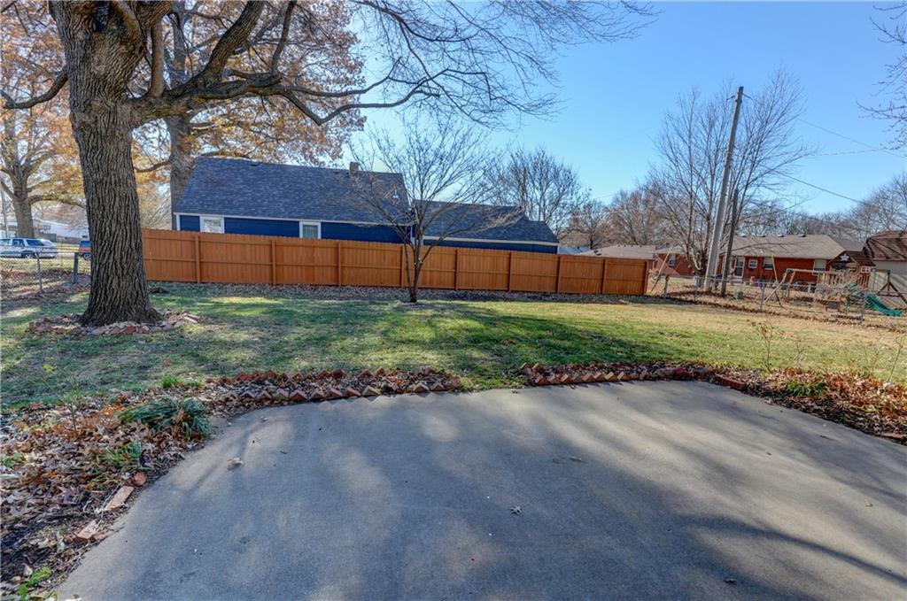 121 E Sue Lane