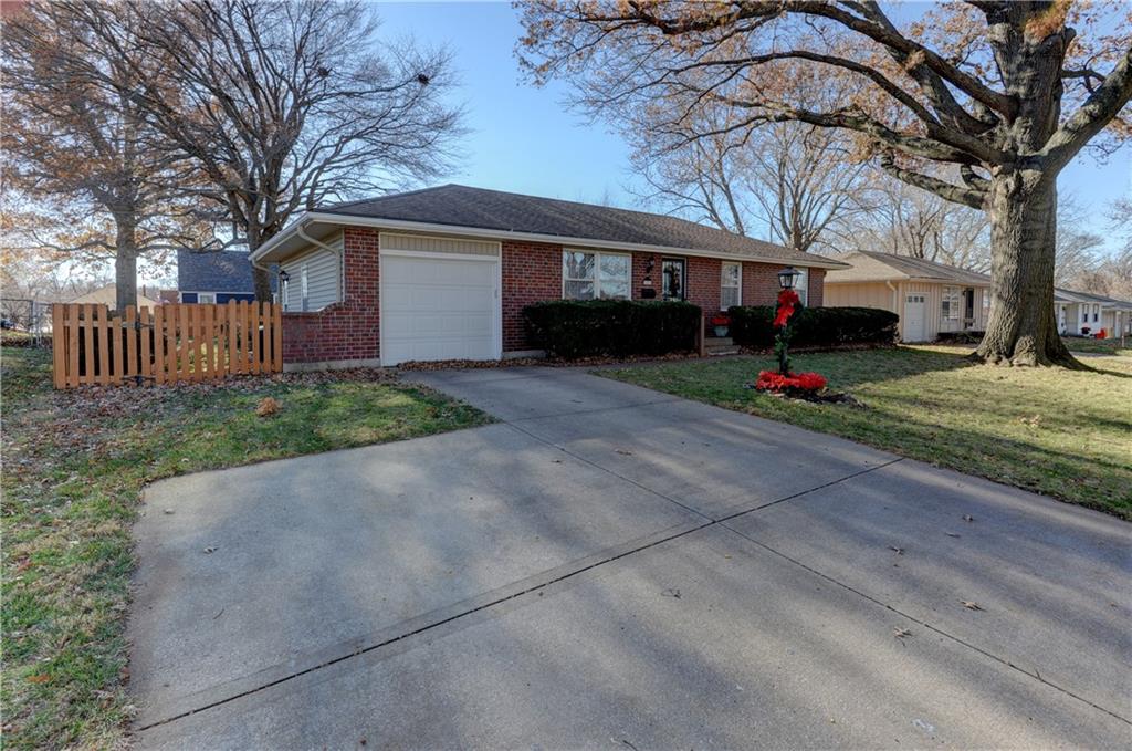121 E Sue Lane
