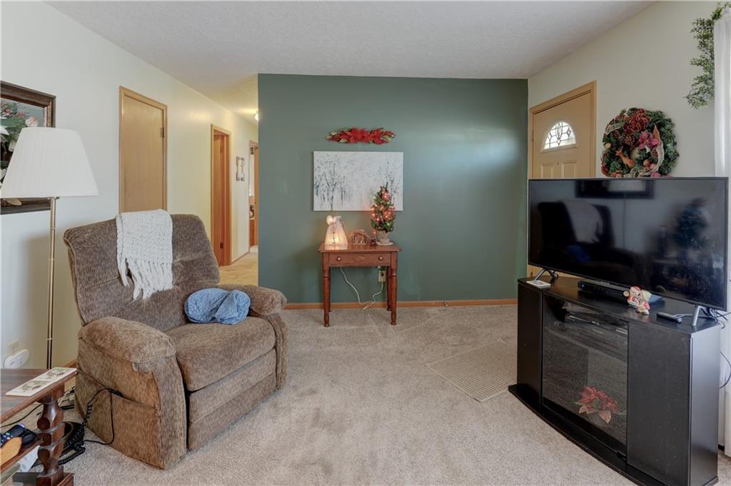 121 E Sue Lane