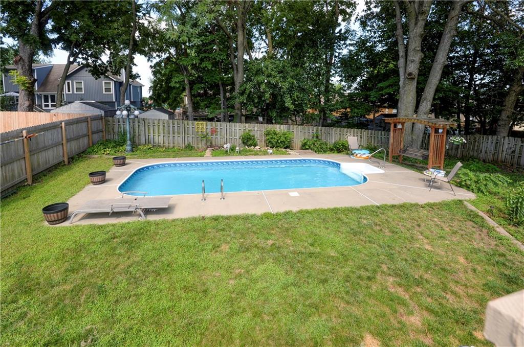 2801 NE ARBOR Court