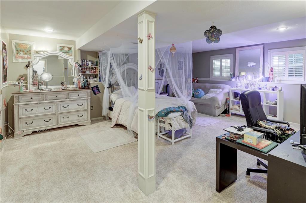 2801 NE ARBOR Court