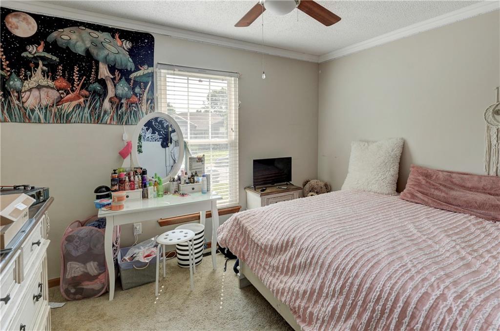 2801 NE ARBOR Court