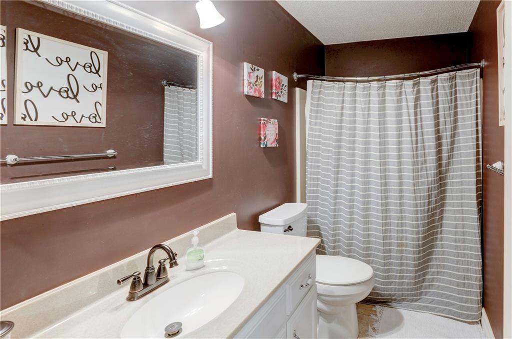 2801 NE ARBOR Court