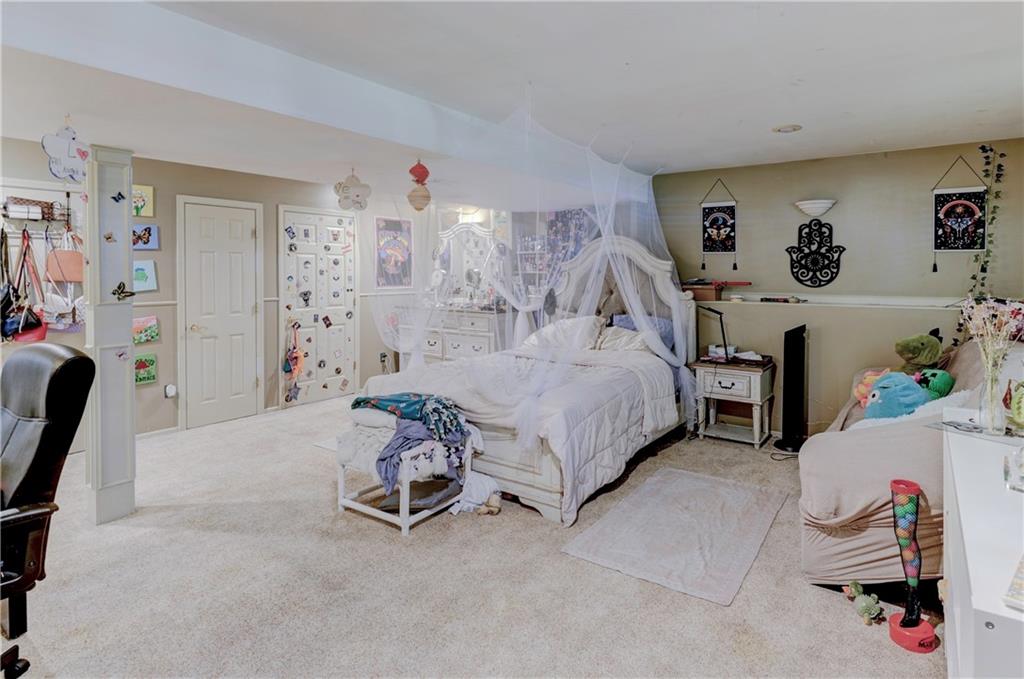 2801 NE ARBOR Court