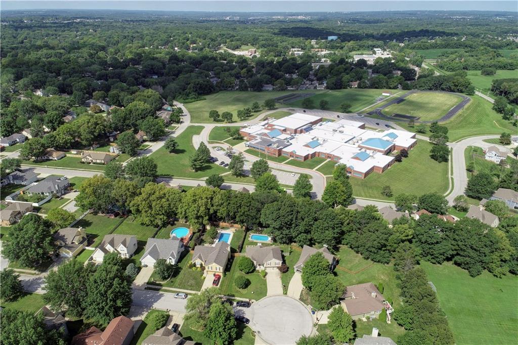 2801 NE ARBOR Court