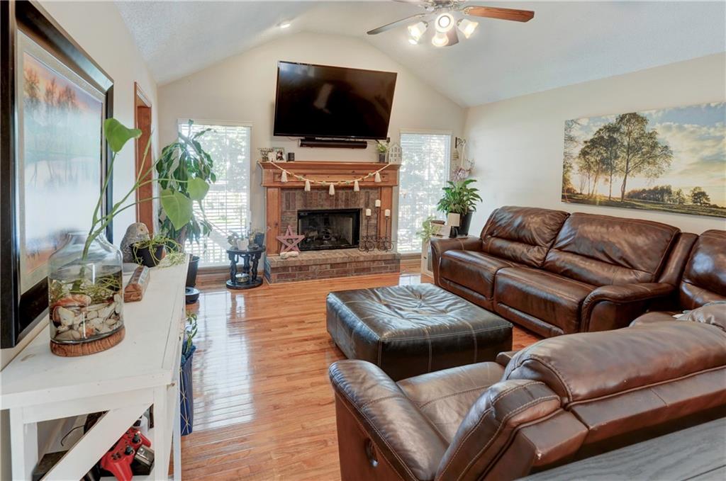 2801 NE ARBOR Court