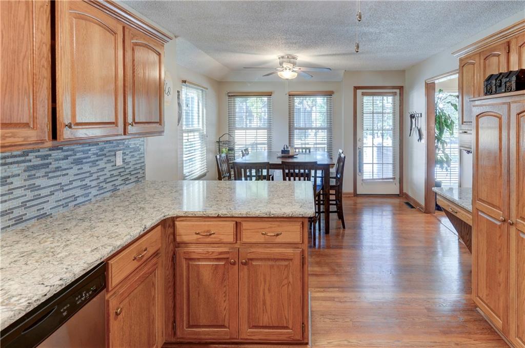 2801 NE ARBOR Court