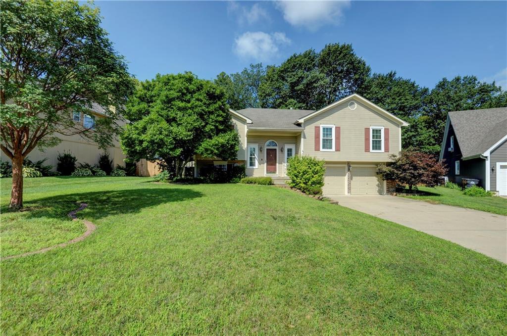 2801 NE ARBOR Court