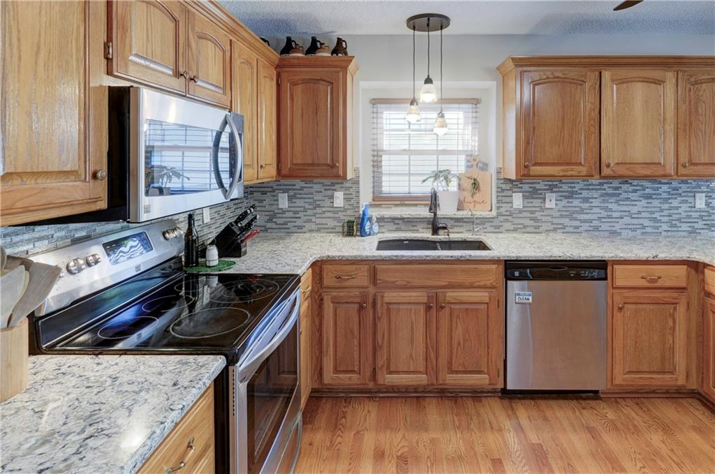 2801 NE ARBOR Court