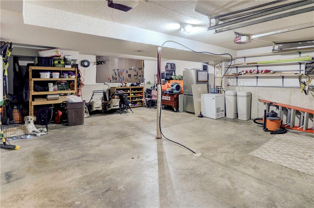 2801 NE ARBOR Court