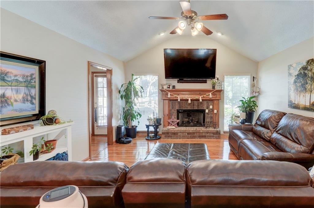 2801 NE ARBOR Court