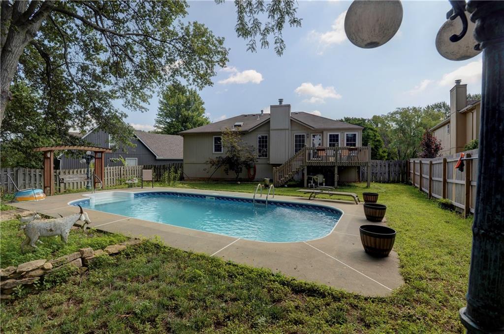 2801 NE ARBOR Court